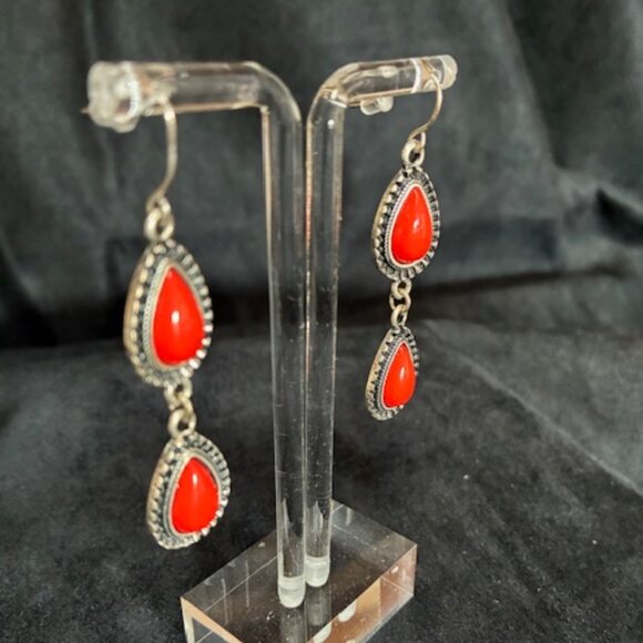 Dangling earrings - orange/red stones in teardrop shapes. - Picture 2 of 4